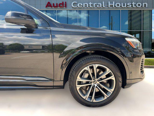 Photo of 2025 Mythos Black Metallic Audi Q7