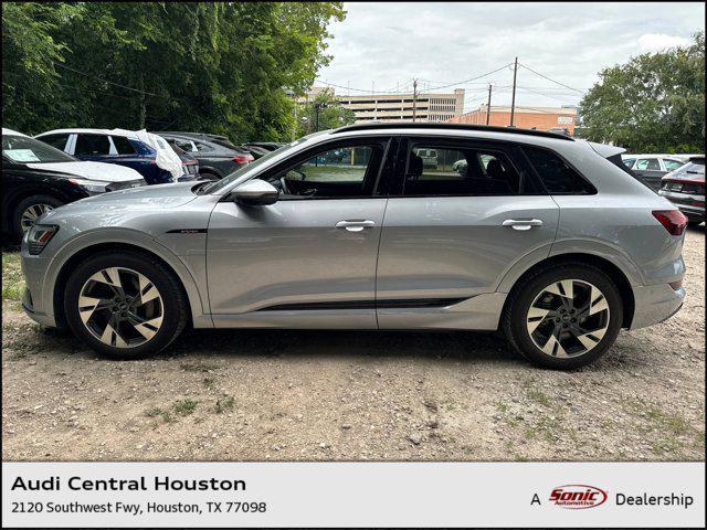 Photo of 2022 Florett Silver Metallic Audi e-tron