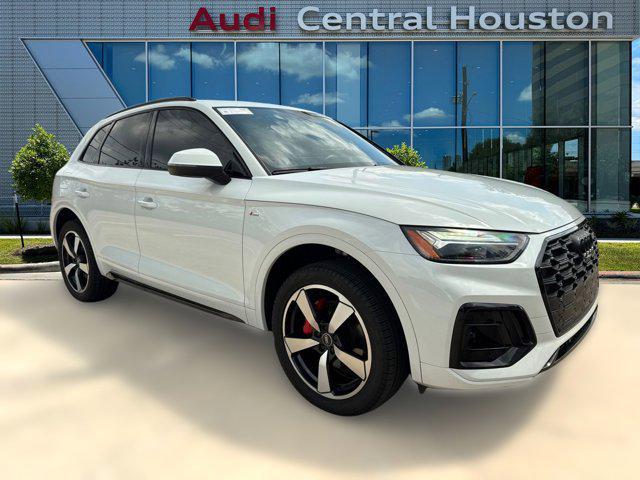 Photo of 2024 Glacier White Metallic Audi Q5