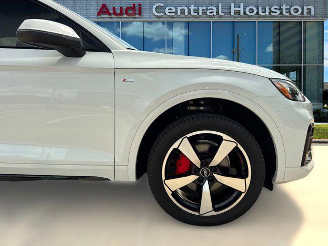 Photo of 2024 Glacier White Metallic Audi Q5