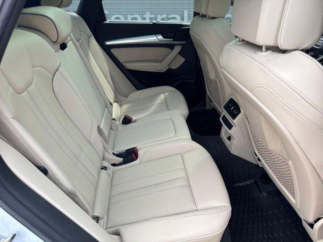 Photo of 2024 Glacier White Metallic Audi Q5