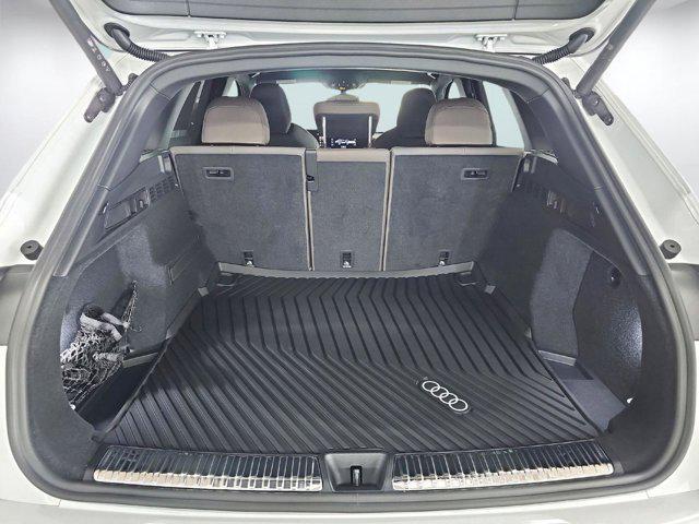 Photo of 2025 Glacier White Metallic Audi Q5