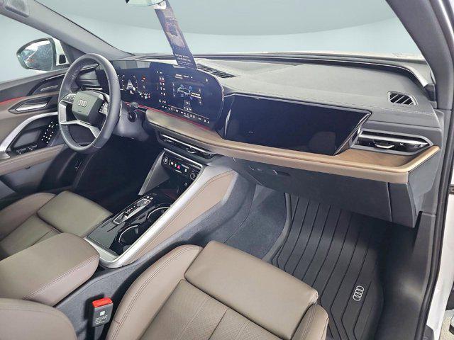 Photo of 2025 Glacier White Metallic Audi Q5