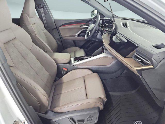 Photo of 2025 Glacier White Metallic Audi Q5