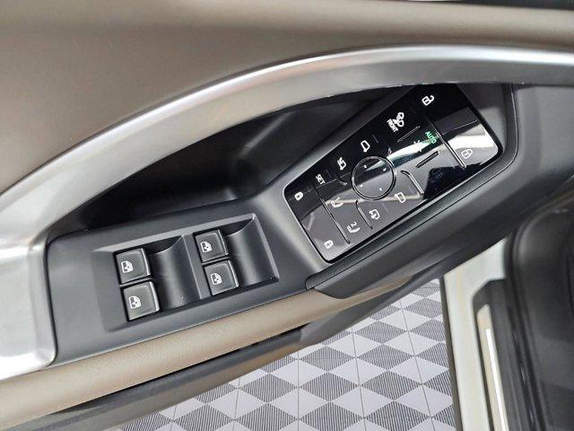 Photo of 2025 Glacier White Metallic Audi Q5