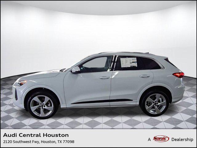 Photo of 2025 Glacier White Metallic Audi Q5