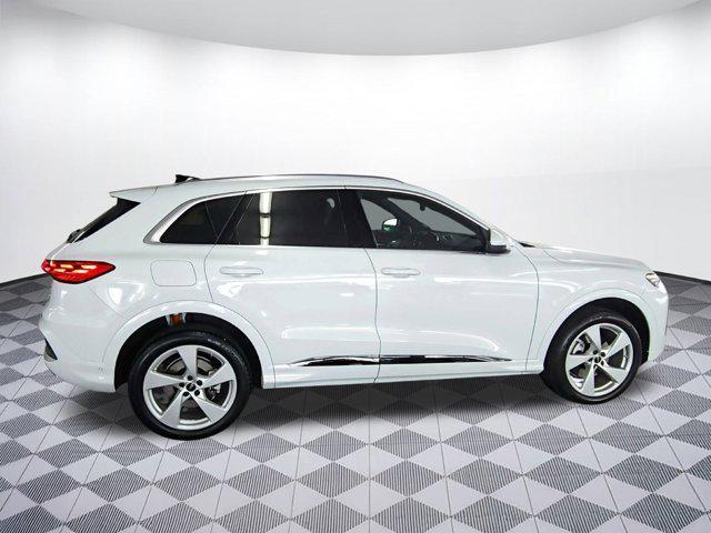 Photo of 2025 Glacier White Metallic Audi Q5
