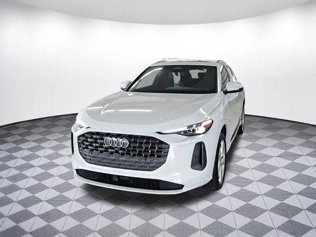 Photo of 2025 Glacier White Metallic Audi Q5