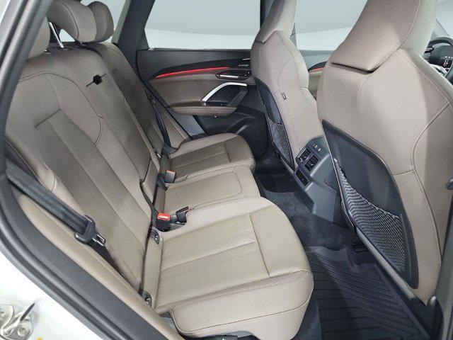 Photo of 2025 Glacier White Metallic Audi Q5