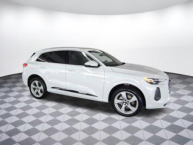 Photo of 2025 Glacier White Metallic Audi Q5