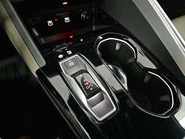 Photo of 2025 Glacier White Metallic Audi Q5