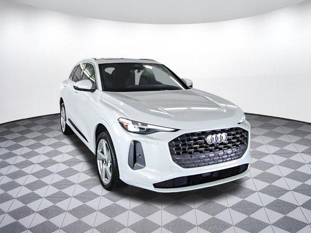 Photo of 2025 Glacier White Metallic Audi Q5