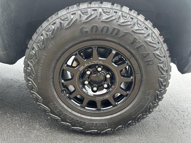 Photo of 2023 Summit White GMC Sierra 1500