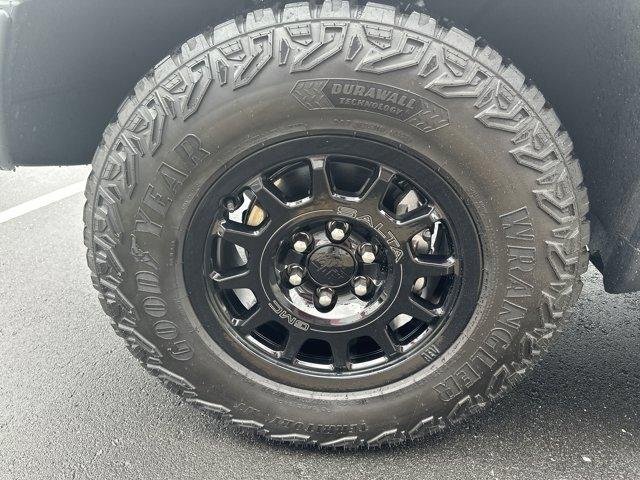 Photo of 2023 Summit White GMC Sierra 1500