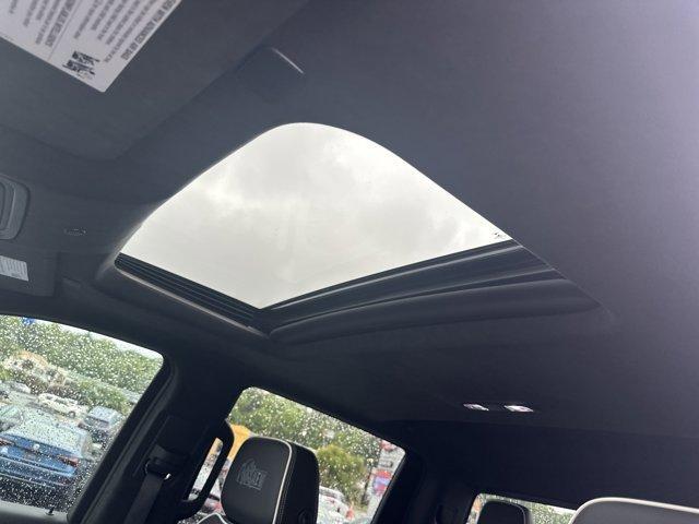 Photo of 2023 Summit White GMC Sierra 1500