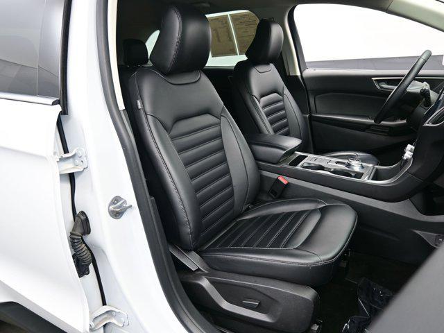 Photo of 2022 Oxford White Ford Edge