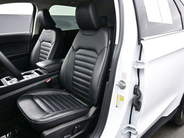 Photo of 2022 Oxford White Ford Edge
