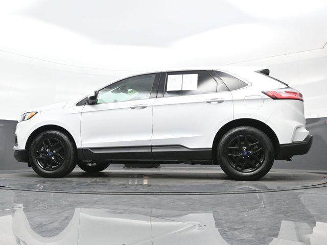 Photo of 2022 Oxford White Ford Edge
