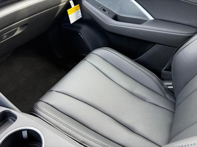 Photo of 2025 Platinum White Pearl Acura MDX