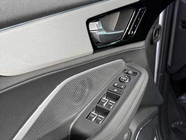 Photo of 2025 Platinum White Pearl Acura MDX