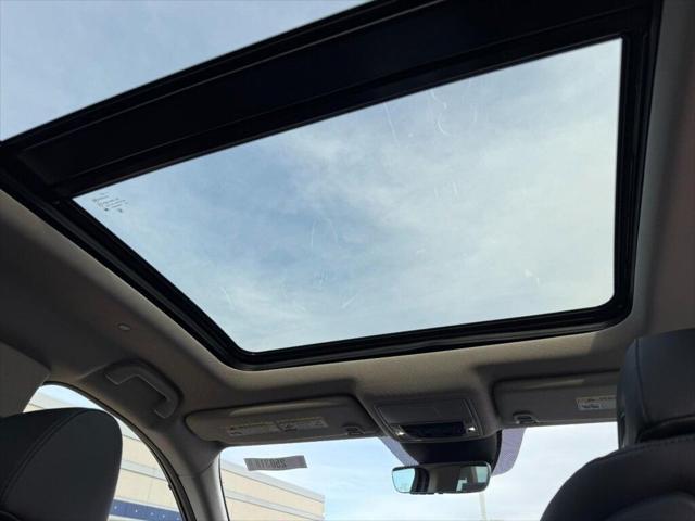 Photo of 2025 Platinum White Pearl Acura MDX