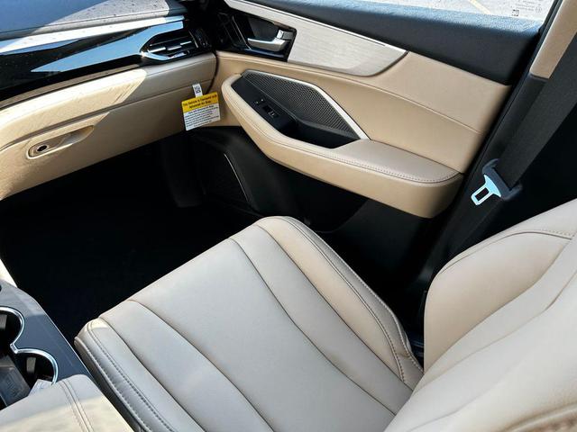 Photo of 2026 White Pearl Acura MDX