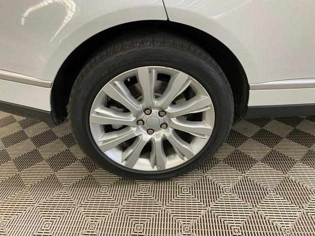 Photo of 2017 Fuji White Land Rover Range Rover