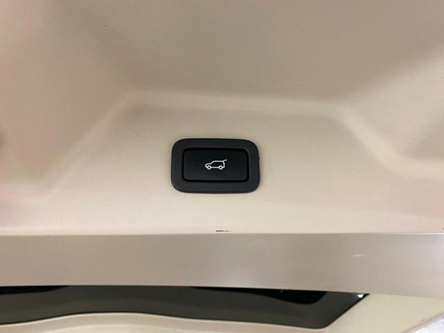 Photo of 2017 Fuji White Land Rover Range Rover