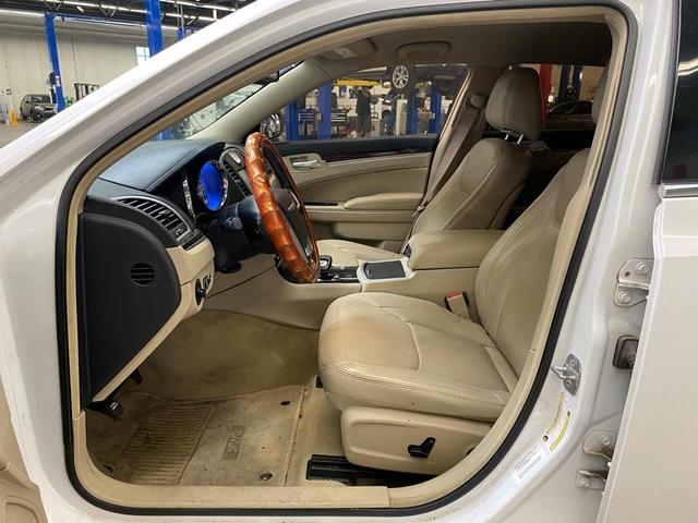 Photo of 2014 Ivory Tri Coat Pearl Chrysler 300