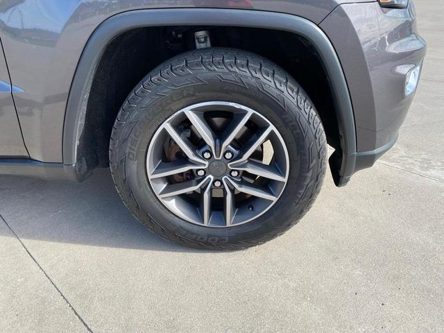 Photo of 2019 Granite Crystal Clearcoat Metallic Jeep Grand Cherokee