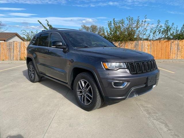 Photo of 2019 Granite Crystal Clearcoat Metallic Jeep Grand Cherokee
