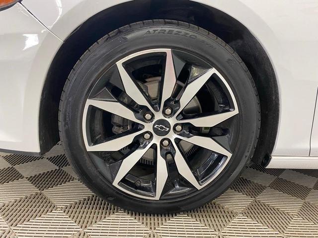 Photo of 2023 White Chevrolet Malibu
