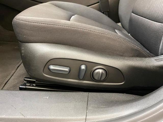 Photo of 2023 White Chevrolet Malibu
