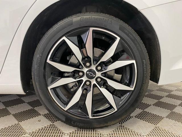 Photo of 2023 White Chevrolet Malibu