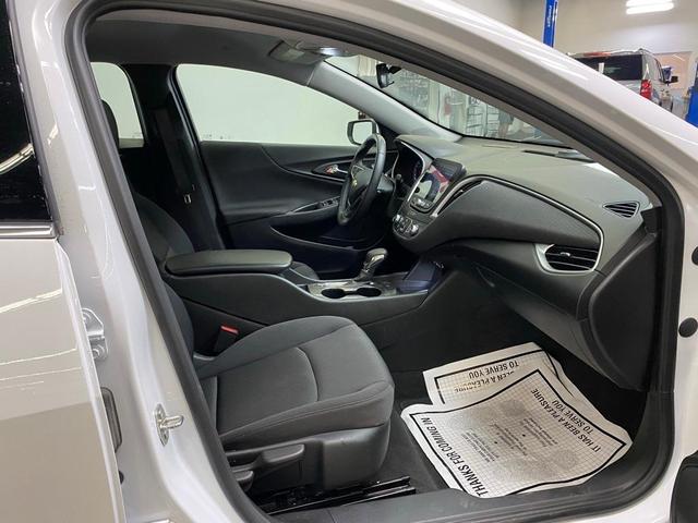 Photo of 2023 White Chevrolet Malibu
