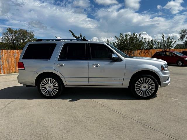Photo of 2017 Ingot Silver Lincoln Navigator