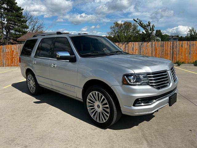 Photo of 2017 Ingot Silver Lincoln Navigator