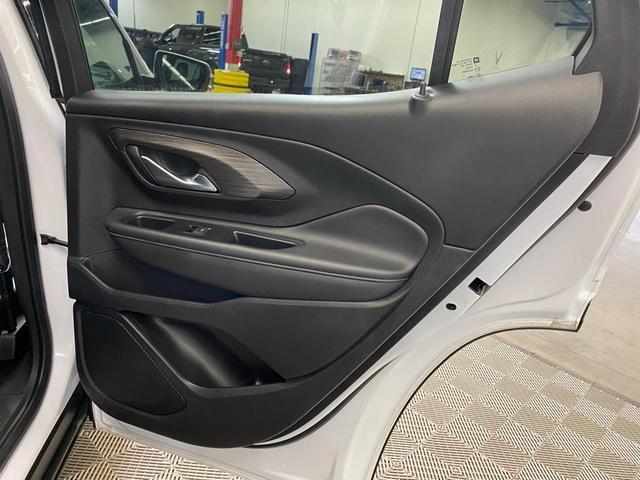 Photo of 2023 Summit White GMC Terrain