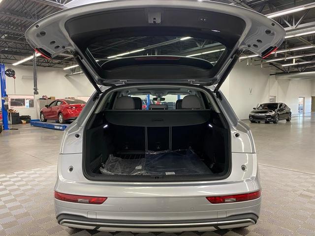 Photo of 2021 Florett Silver Metallic Audi Q5