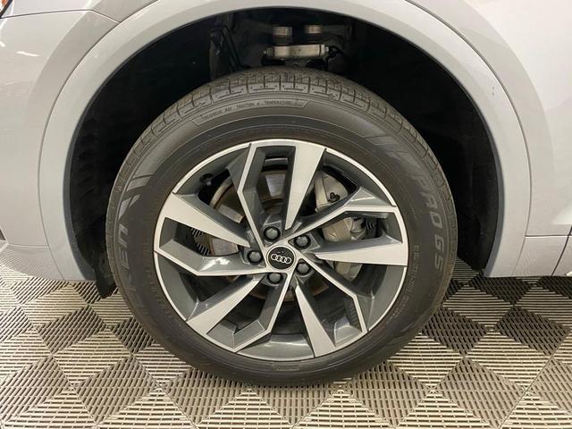 Photo of 2021 Florett Silver Metallic Audi Q5