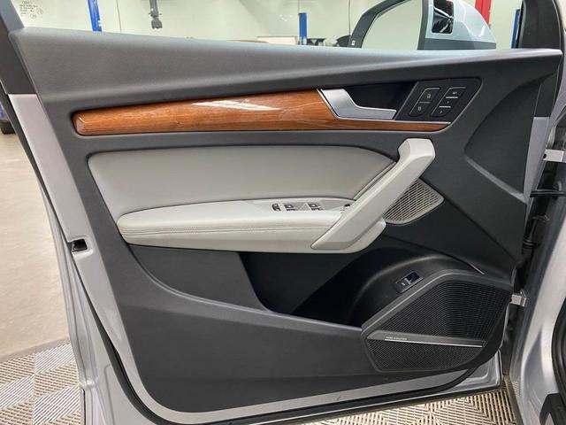 Photo of 2021 Florett Silver Metallic Audi Q5