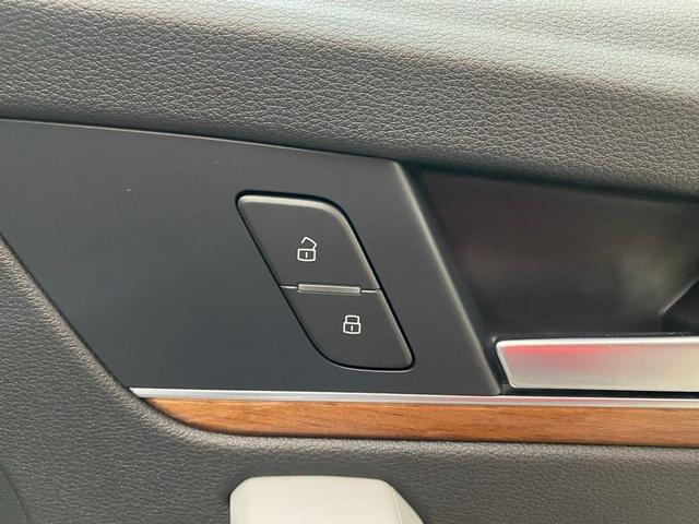 Photo of 2021 Florett Silver Metallic Audi Q5