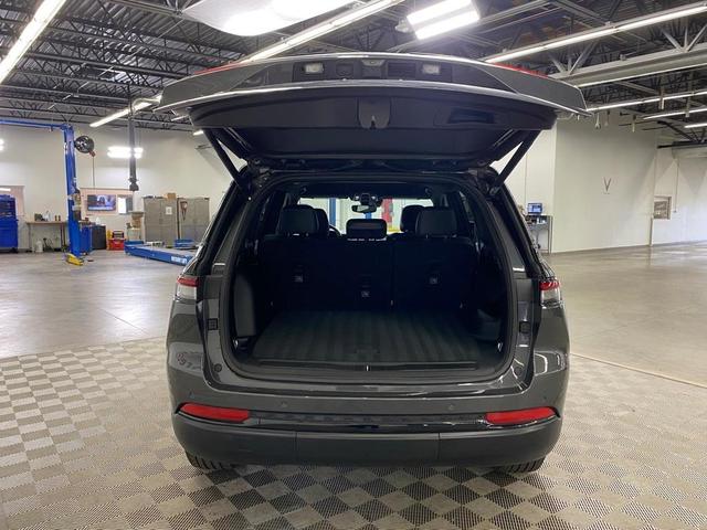 Photo of 2024 Metallic Jeep Grand Cherokee