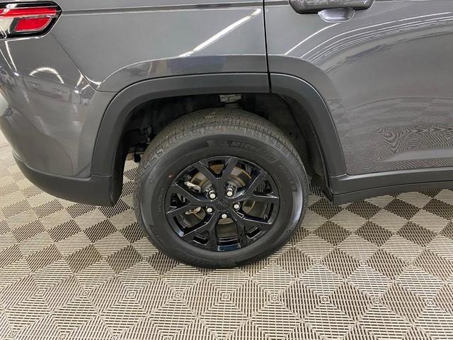 Photo of 2024 Metallic Jeep Grand Cherokee