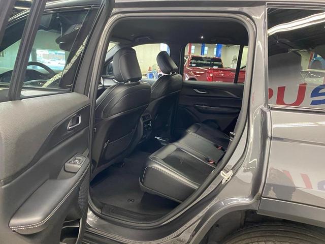 Photo of 2024 Metallic Jeep Grand Cherokee