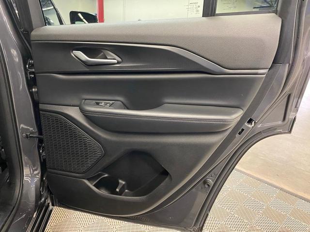 Photo of 2024 Metallic Jeep Grand Cherokee