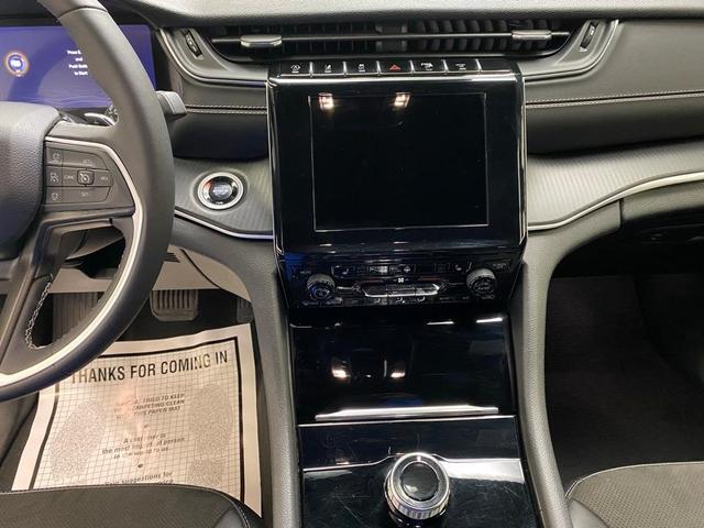 Photo of 2024 Metallic Jeep Grand Cherokee