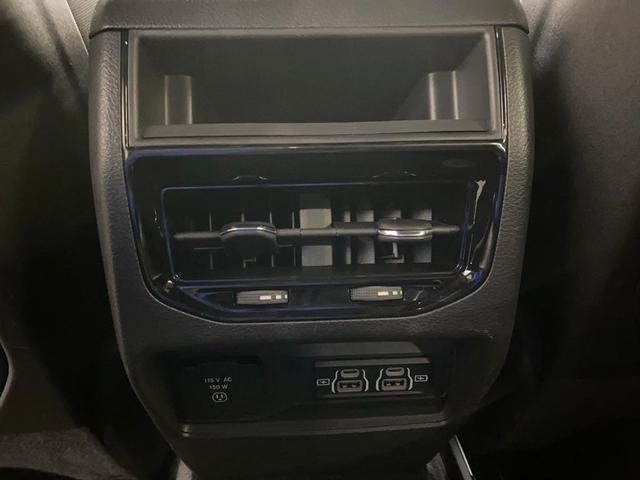 Photo of 2024 Metallic Jeep Grand Cherokee