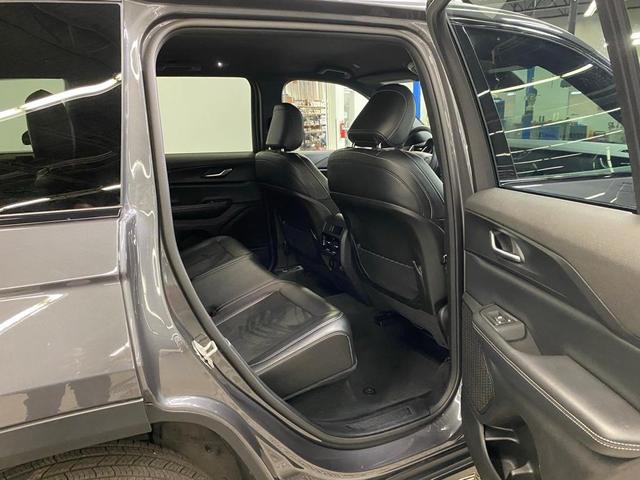 Photo of 2024 Metallic Jeep Grand Cherokee