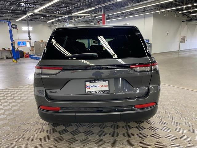 Photo of 2024 Metallic Jeep Grand Cherokee
